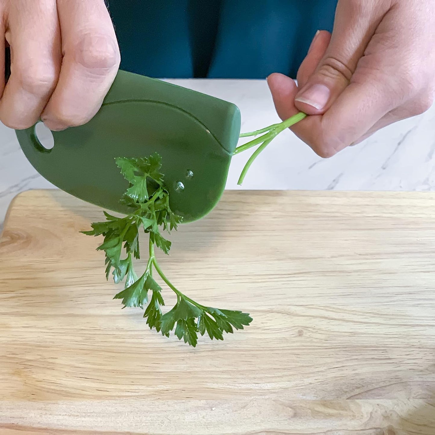 2-In-1 Kale & Herb Tool, Kale Vegetable Slicer & Herb Stripper